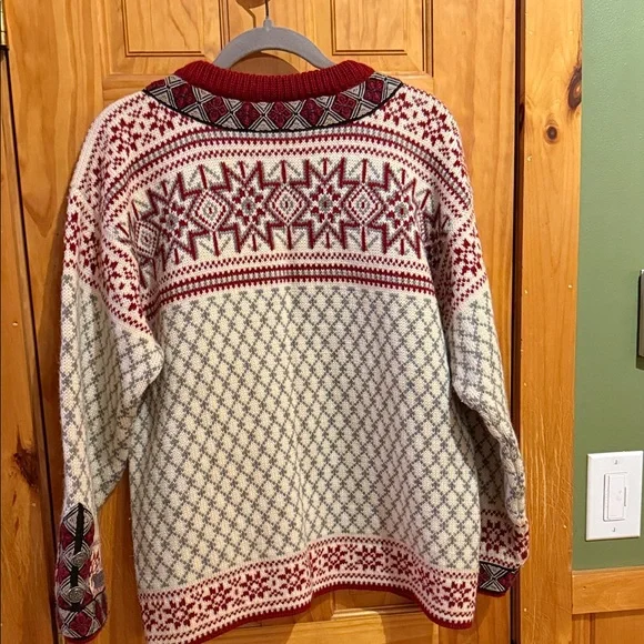 Dale of Norway Red and White Faire Isle Patterned Sweater, Size M - Picture 10 of 15